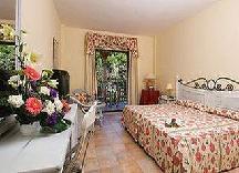 Hotel Lago Garden Aparsuites & Spa 